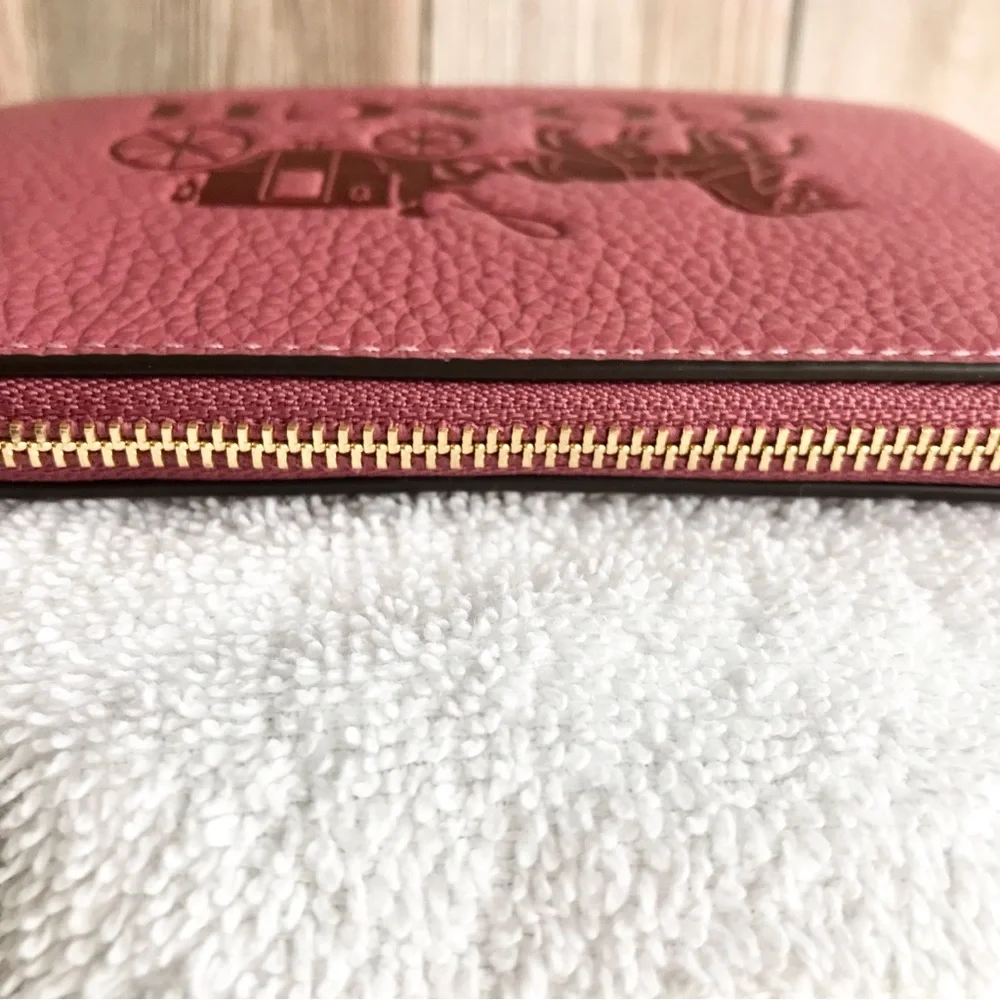 🆕 Coach Horse and Carriage Corner Zip Wristlet